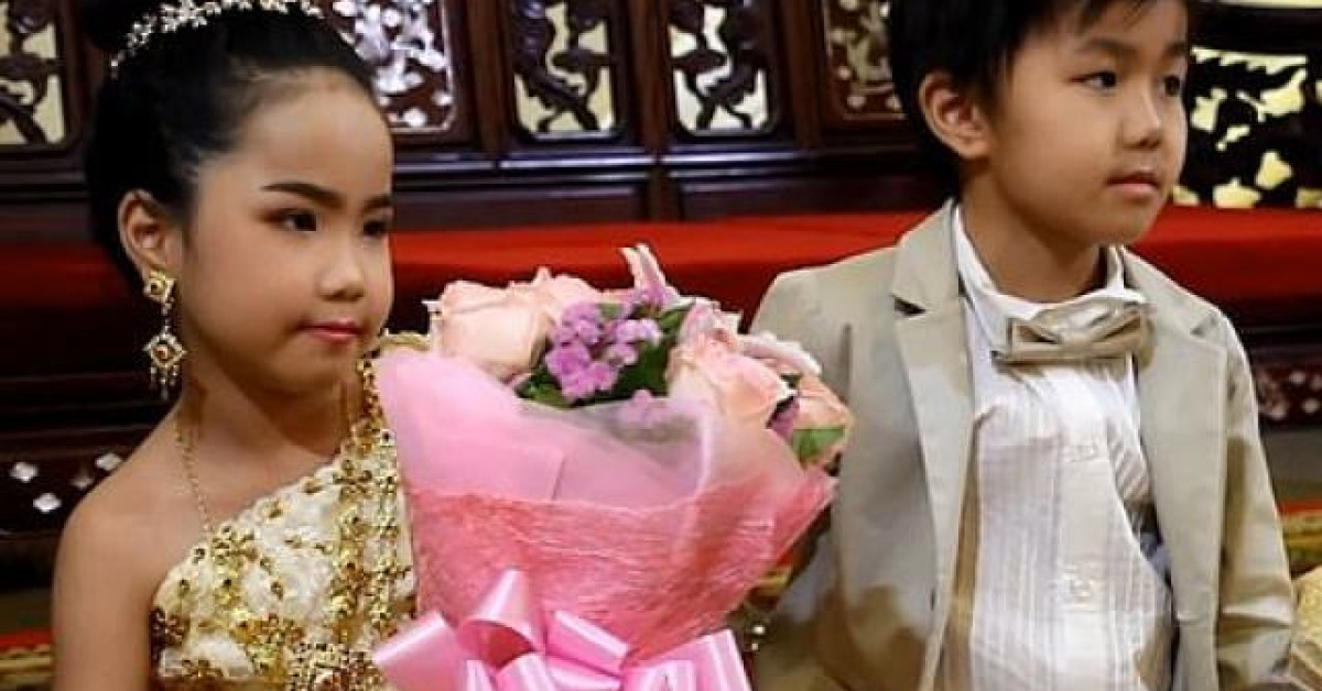 Bạn trẻ - Cuộc sống - Cô dâu mới 6 tuổi đã lấy chồng, biết danh tính chú rể và của hồi môn càng sốc hơn