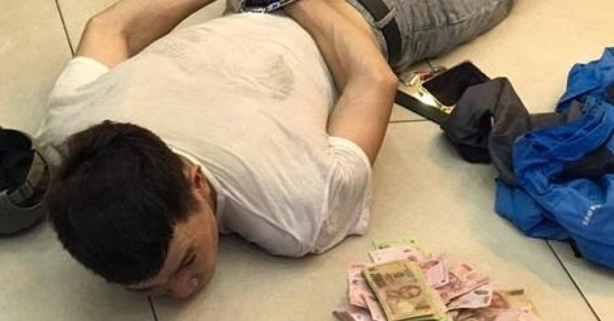 Pháp luật - Khoét trần, đu dây trộm hơn 120 triệu đồng trong cửa hàng FPT