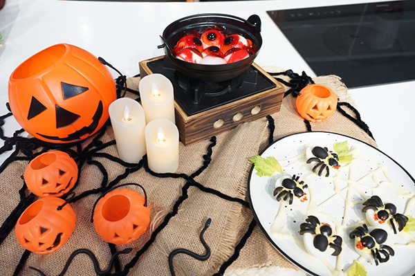 Trứng nhện và Mochi con ngươi khởi đầu chuỗi lớp học thực hiện các món đặc trưng của ngày Halloween tại Ajinomoto Cooking Studio.