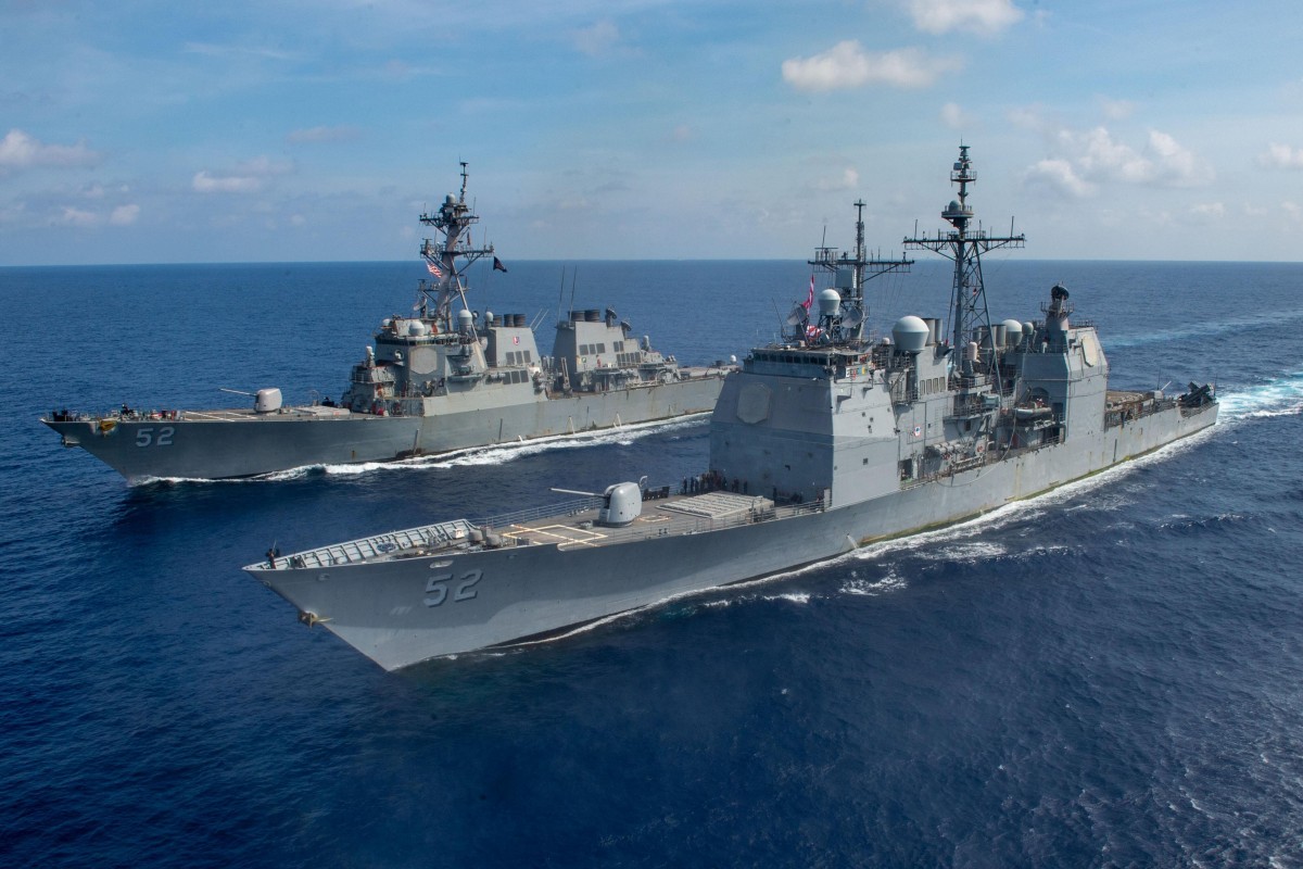 Hai chiến hạm Mỹ tuần tra ở Biển Đông hồi tháng 4.