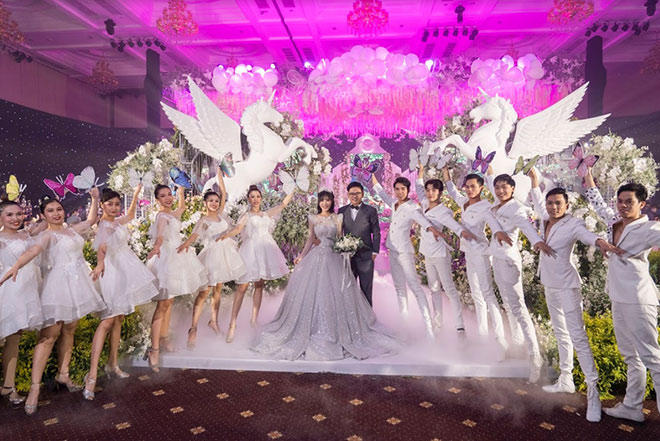 Lạnh rồi giục gấu cưới nhanh đi thôi, nhìn đám cưới thế này ai mà không thích chứ!