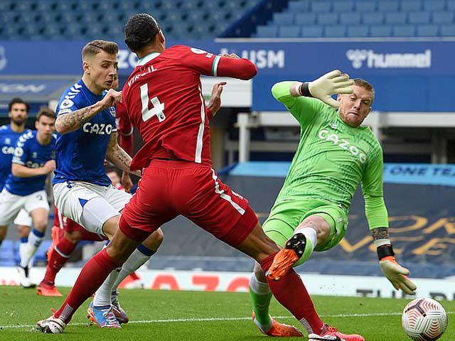 Bóng đá - Tin HOT bóng đá tối 30/10: Alisson chưa hết "cay" Pickford vụ làm đau Van Dijk