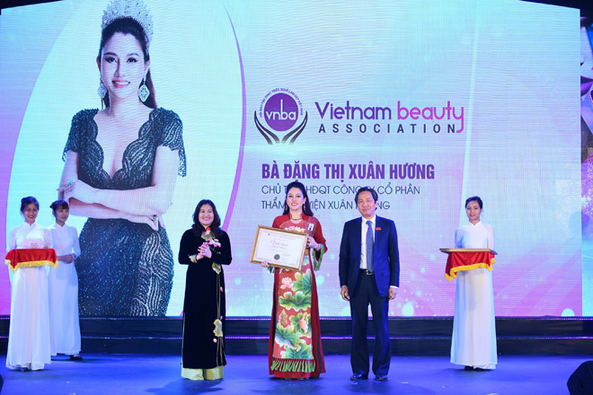 Doanh nhân Xuân Hương được vinh danh tại VNBA Beauty Awards 2020 - 4