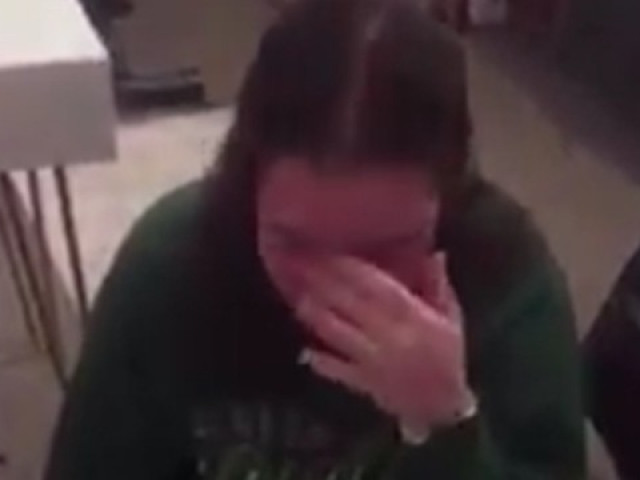 Giáo dục - du học - Gửi bài kiểm tra giữa kỳ xong, sinh viên nữ phát khóc vì quên không sửa tiêu đề “bố láo“