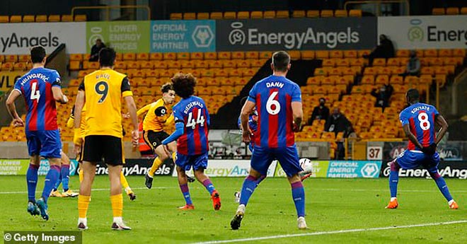 Wolves tung ra những "cú đấm" khiến Crystal Palace choáng váng trong hiệp 1