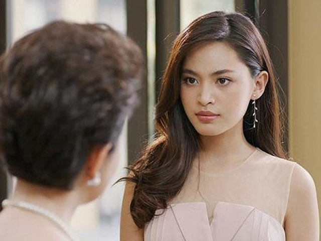 Bạn trẻ - Cuộc sống - Vừa định cầm đũa gắp con tôm hùm bỏ vào bát liền bị mẹ chồng tương lai nói 1 câu ngượng mặt