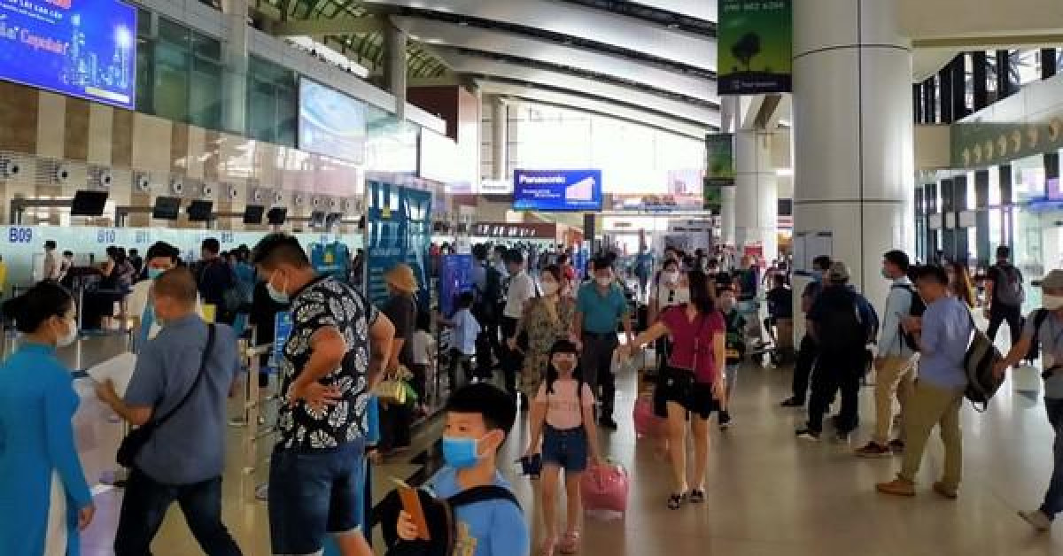 Tin tức trong ngày - Siết chặt bắt buộc đeo khẩu trang tại các sân bay