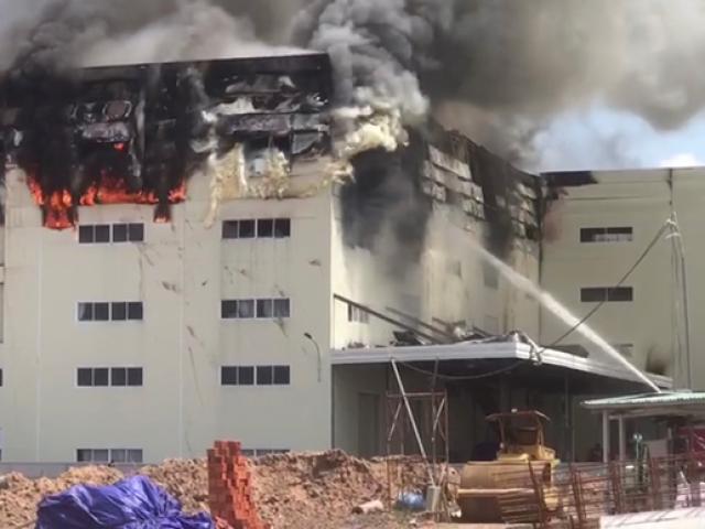 Tin tức trong ngày - Cháy lớn tại công ty sản xuất ghế sofa ở Bình Dương, hàng trăm công nhân tháo chạy