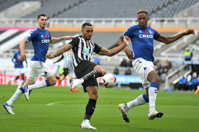 Everton (áo xanh) trắng tay&nbsp;trên sân Newcastle