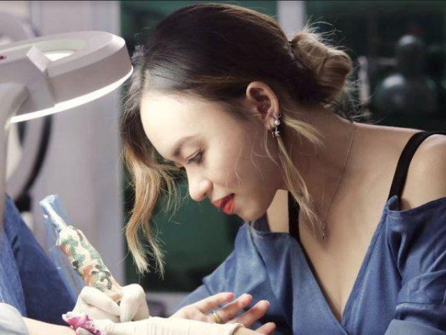 Bạn trẻ - Cuộc sống - “Phù thủy” xăm sẹo kể chuyện "xóa ký ức đau khổ" của khách