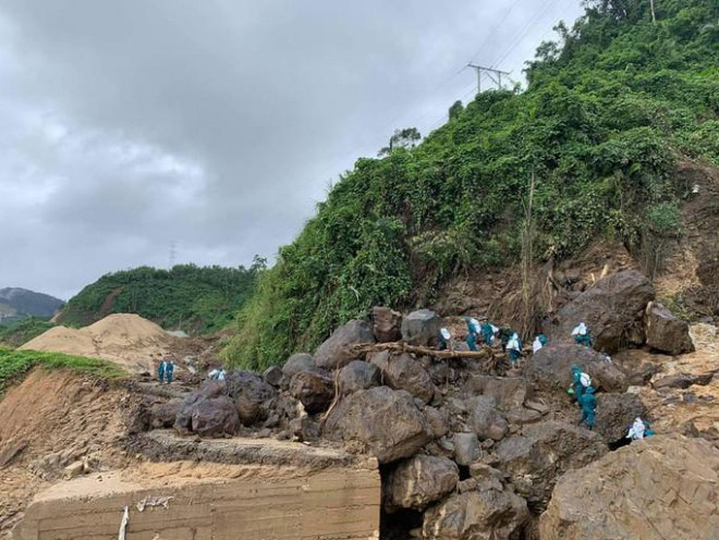 Sạt lở núi ở Phước Sơn: Tìm thấy 9 thi thể - 1