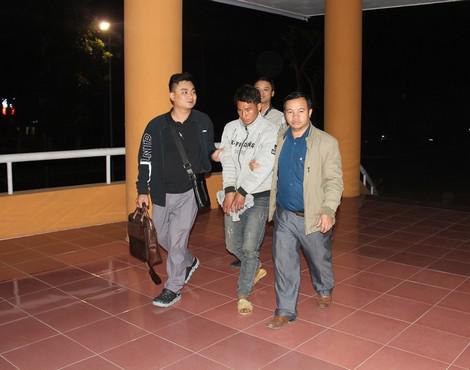 Đối tượng Lý Láo Lủ được đưa về trụ sở.