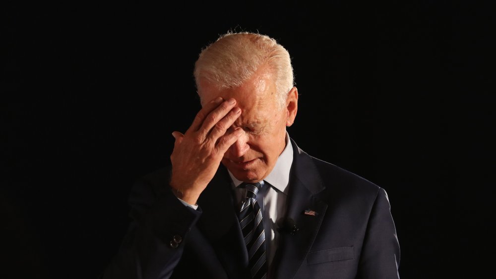 Ông Biden bị Tổng thống Trump đặt cho biệt danh “ngủ gật” (ảnh: CNN)