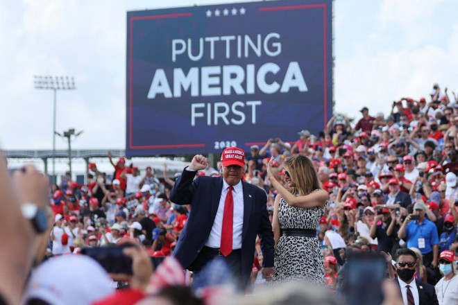 Lời đe dọa của Trump về hành động pháp lý ở Pennsylvania được đưa ra trong bối cảnh ông đang tụt lại trong các thăm dò và bị bỏ lại phía sau ở những bang chiến trường. Ảnh: Reuters