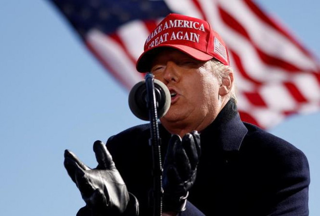 Ông Trump thăm Fayetteville, Bắc Carolina ngày 2/11. Ảnh: Reuters