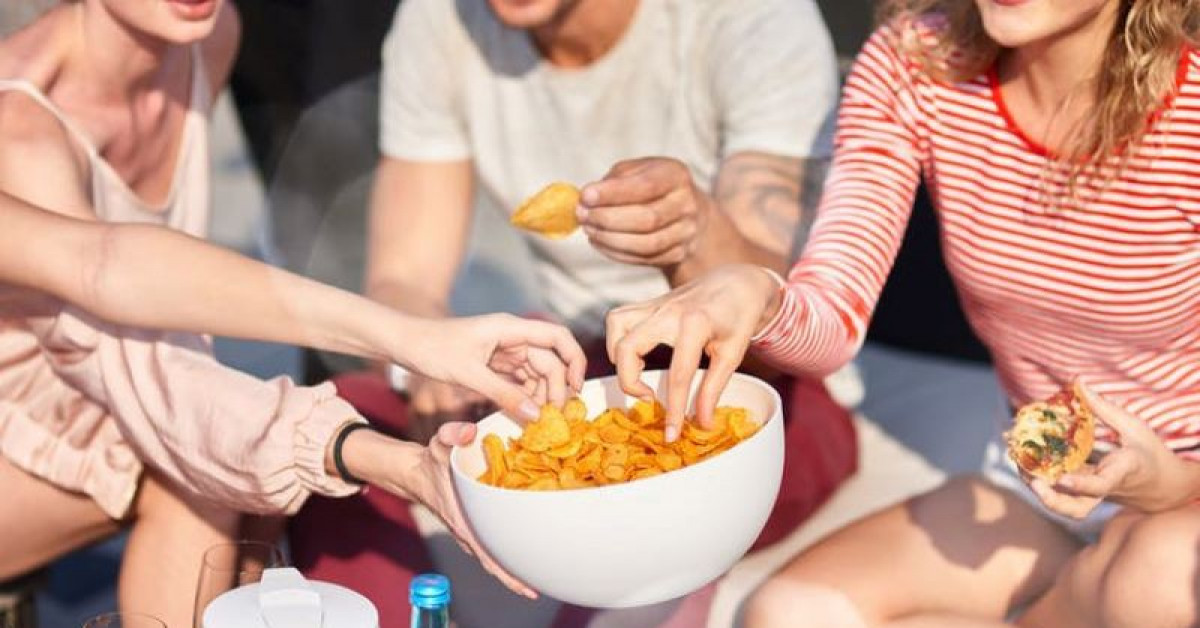 Sức khỏe đời sống - Ăn vặt có hại khủng khiếp cho sức khỏe ra sao?