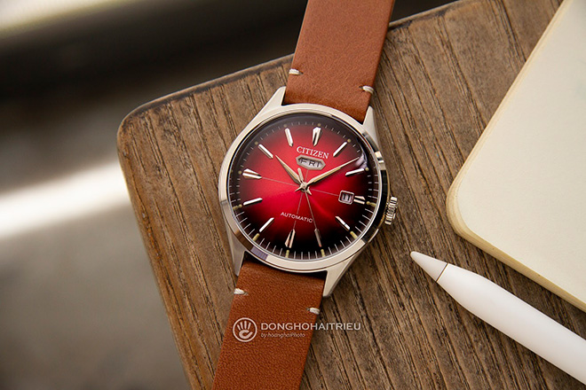 Mặt số tỏa sáng với đa dạng các màu sắc khác nhau, đây cũng là đặc trưng dễ dàng nhận diện trên đồng hồ Citizen C7 chính hãng