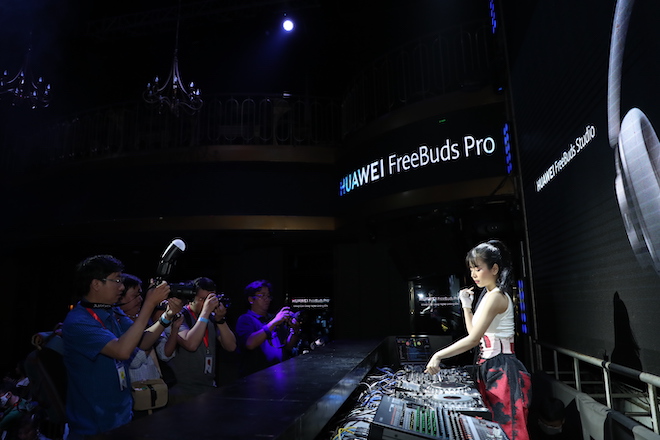 Theo chân Misthy, DJ Mie trải nghiệm tai nghe FreeBuds Pro tại sự kiện ra mắt - 6