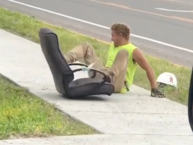 Cười 24H - Những cái kết khó đỡ của một ngày làm việc đen đủi