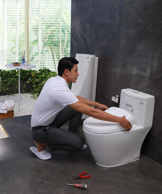 Việc lắp đặt nắp bàn cầu Caesar rất dễ dàng