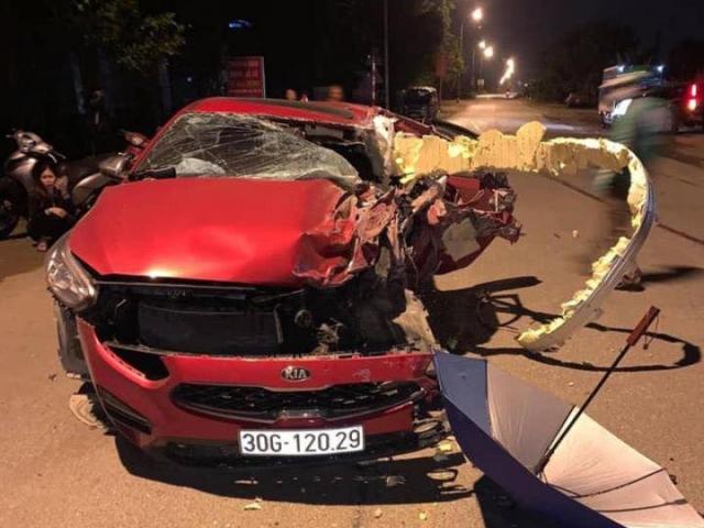 Tin tức trong ngày - Xe ô tô 4 chỗ đối đầu xe tải, 3 người thương vong