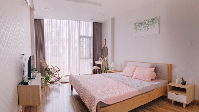 Căn này gồm 1 phòng khách – bếp và 2 phòng ngủ: 1 phòng lớn, một phòng dành cho em bé.
