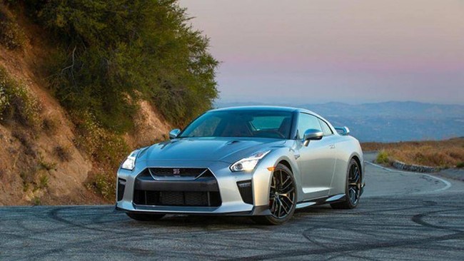 8. Nissan GT-R: Nissan GT-R mới đang có giá tới 143.371 USD (khoảng 3,3 tỷ đồng) nhưng được CarEdge dự báo sẽ chỉ mất khoảng 36% giá trị

