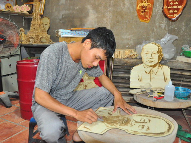 Bạn trẻ - Cuộc sống - Độc đáo tranh bằng lá thốt nốt của chàng trai 9X An Giang