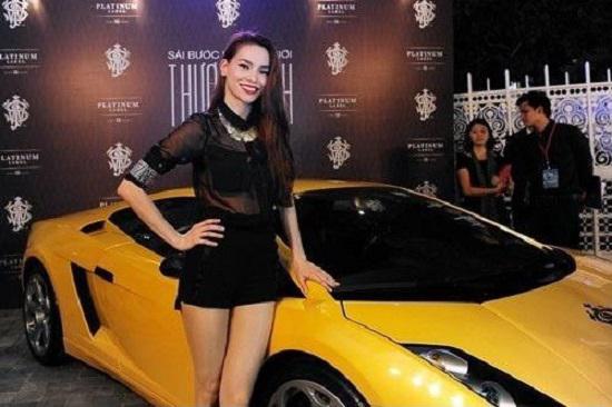 Trong đó, chiếc xế cưng có giá "khủng" nhất Hà Hồ sở hữu đến thời điểm hiện tại là Lamborghini Aventador LP700-4 có giá hơn 20 tỷ đồng.