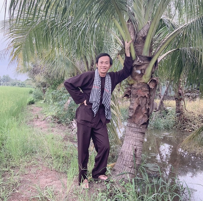 Hoài Linh kiếm tiền tỷ nhưng giản dị, em gái xinh đẹp thì sao? - 1