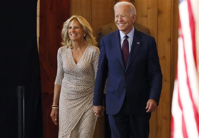 Trang Business Insider ước tính đến tháng 7/2019, Biden và vợ ông có tổng tài sản 9 triệu USD. Một phần trong đó kiếm được từ lương khi ông còn là thượng nghị sĩ của Thượng viện Hoa Kỳ. 
