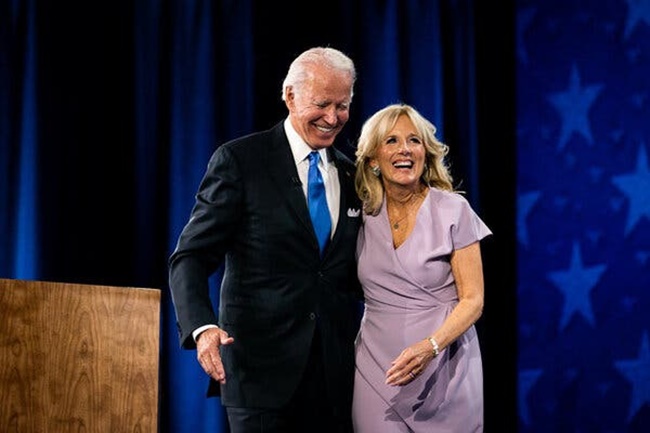Ngoài ra, vợ chồng ông Joe Biden cũng kiếm được hơn 15 triệu USD từ tiền bản quyền sách và diễn thuyết v.v...
