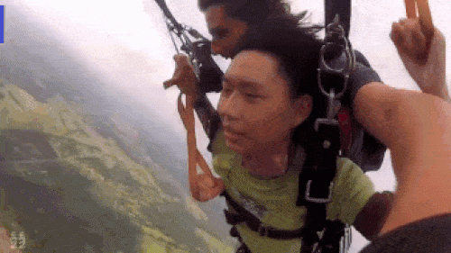 Những khoảnh khắc "ngất xỉu" khó đỡ của hội chị em - 9