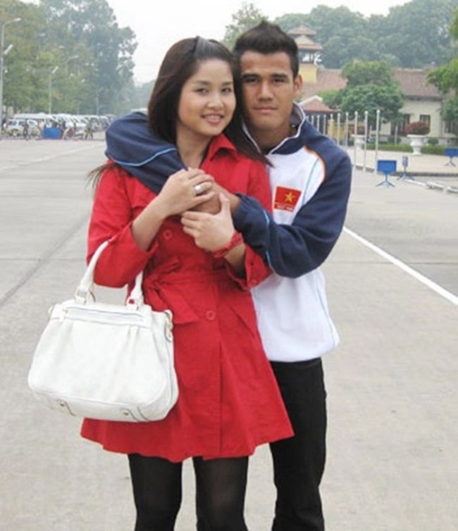 Chuyện tình vốn “đẹp như mơ” của chàng cầu thủ và cô người mẫu xinh đẹp Phan Thanh Bình và Thảo Trang từng được đánh giá là cặp đôi “trai tài gái sắc” của làng bóng đá - giải trí Việt.
