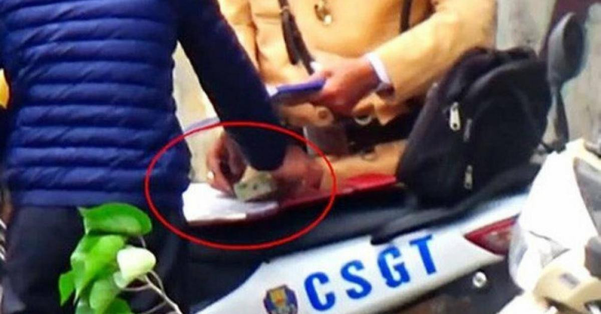 Tin tức trong ngày - Giáng cấp, chuyển khỏi lực lượng CSGT vụ 9 công an ở Cái Bè nhận "mãi lộ"