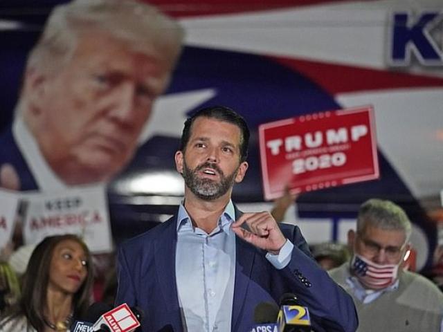 Thế giới - Bầu cử Mỹ: Con trai ông Trump lên tiếng, kêu gọi cha “chiến đấu đến chết”