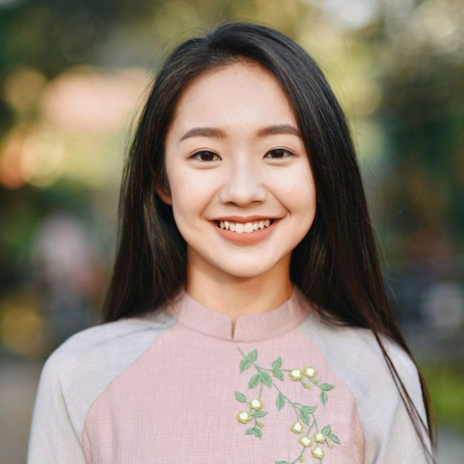 Nhan sắc trong sáng, tinh khôi là những cảm nhận đầu tiên khi ngắm nhìn góc cận từ Hoàng Hà.
