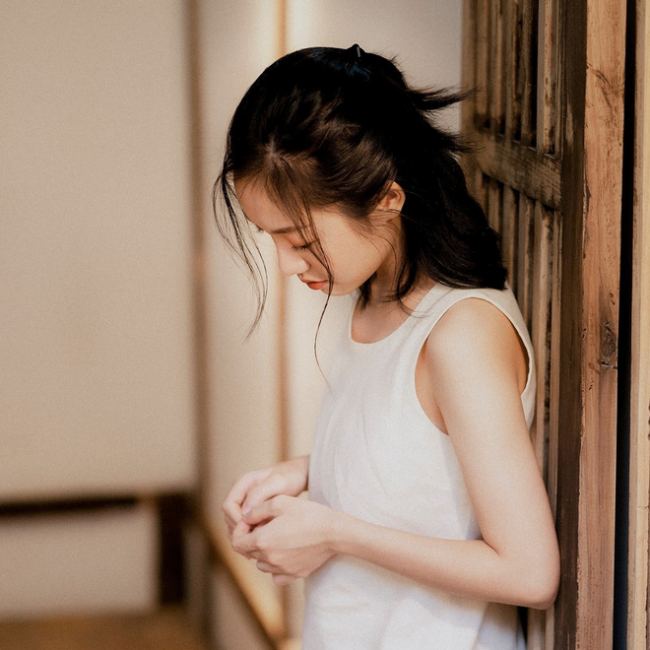 Cô từng học các khoá về diễn xuất, phim ngắn.
