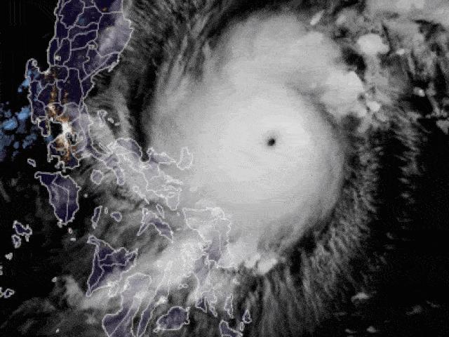 Tin tức trong ngày - Video cập nhật diễn biến áp thấp nhiệt đới sắp đi vào đất liền