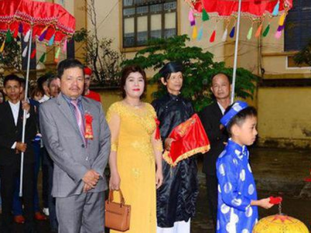 Bạn trẻ - Cuộc sống - Cô dâu giận "tím mặt" vì bộ ảnh tiệc cưới phong cách mất điện, tức nhất là tấm trong nhà hàng