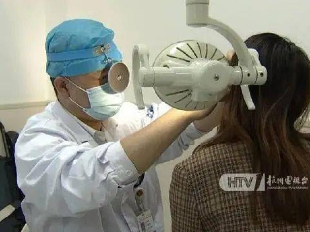 Bạn trẻ - Cuộc sống - Sau 3 ngày liên tiếp thức đêm săn hàng giảm giá, cô gái bị điếc tai trái, ù tai phải