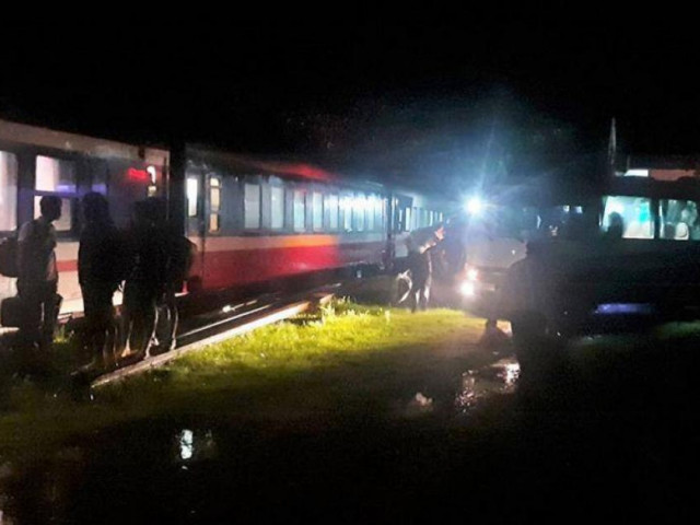 Tin tức trong ngày - Chuyện chưa kể trên những chuyến tàu xuyên mưa lũ