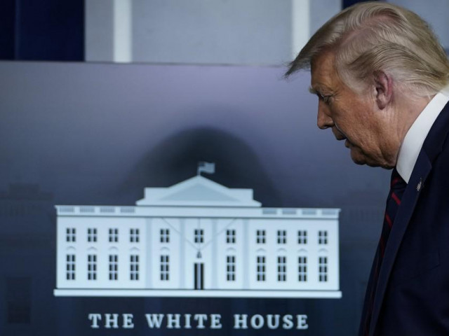 Thế giới - Chiến dịch ông Biden dọa hộ tống ông Trump rời Nhà Trắng