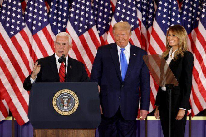 Phó Tổng thống Mike Pence phát biểu tại Nhà Trắng cùng vợ chồng nhà lãnh đạo Mỹ Donald Trump nhưng chỉ một lần duy nhất vào đêm ngày 3/11 khi ông Trump tự tin tuyên bố chiến thắng sớm.