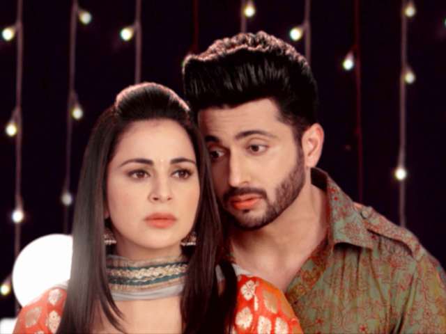 Phim - Mỹ nhân Ấn Độ bắt tay làm hoà với “oan gia” nhằm vạch mặt chồng sắp cưới trong "Vòng xoáy định mệnh"