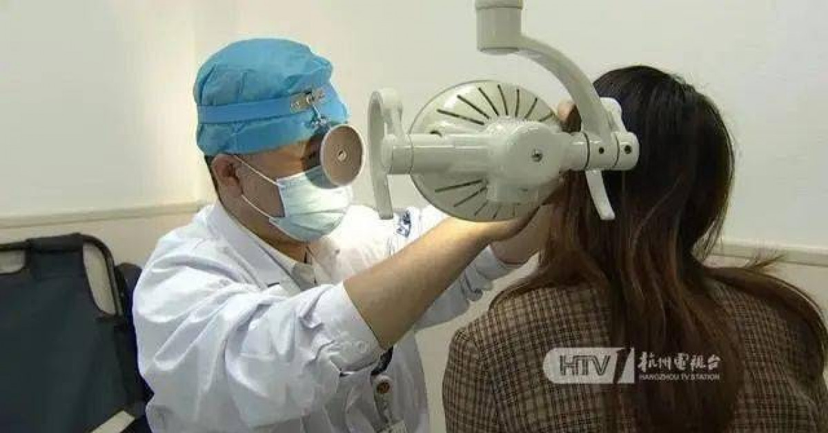 Sau 3 ngày liên tiếp thức đêm săn hàng giảm giá, cô gái bị điếc tai trái, ù tai phải - 1