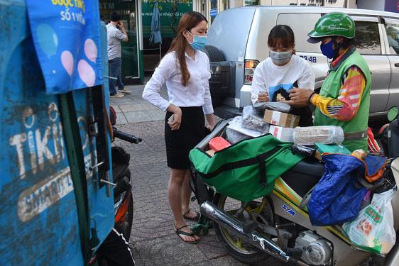 Sự bùng nổ của thương mại điện tử ở Việt Nam được xem là mảnh đất màu mỡ cho các nhà đầu tư nước ngoài . Ảnh: TẤN THẠNH