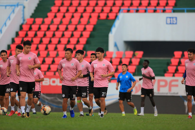 CLB Hà Nội tập luyện trước trận