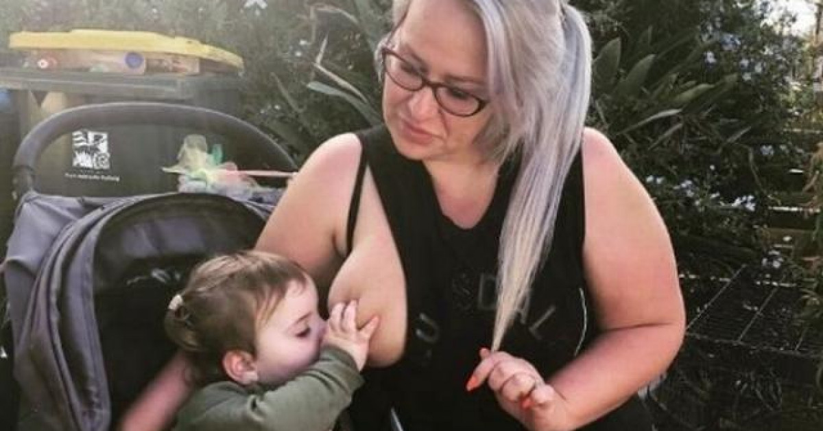 Bạn trẻ - Cuộc sống - Gây tranh cãi vì vạch ngực cho con bú ở nơi công cộng, mẹ 4 con đanh thép đáp trả