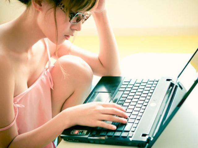 Bạn trẻ - Cuộc sống - Mang máy tính cũ của chồng đi sửa, vợ chết lặng với những gì "thu hoạch" được